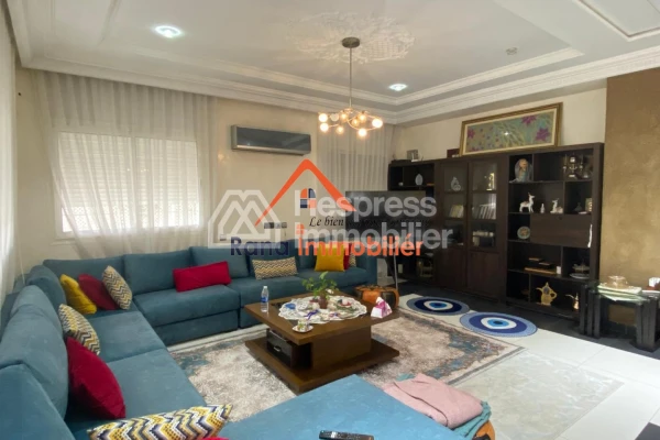 Villa à louer, 500m² à Hay Riad