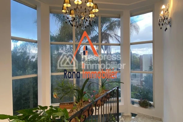 Villa à louer, 500m² à Hay Riad