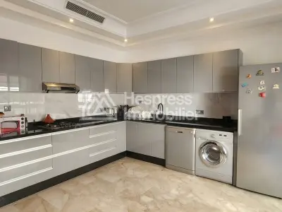 Appartement traversant de 171 m² à vendre