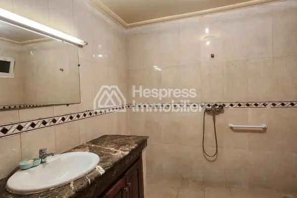 Spacieux appartement de 219 m² à vendre