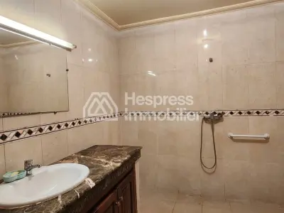 Spacieux appartement de 219 m² à vendre