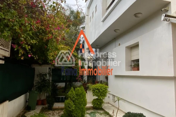 Villa à louer, 500m² à Hay Riad