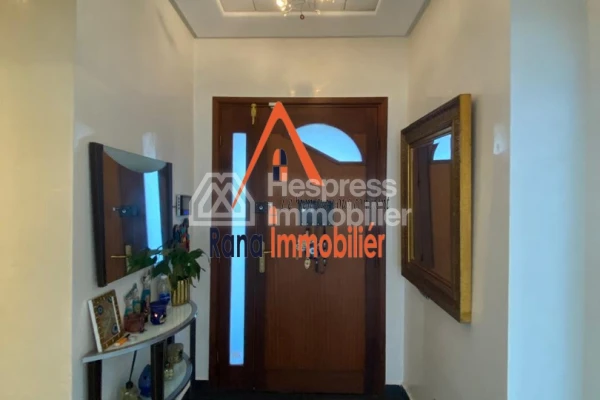 Villa à louer, 500m² à Hay Riad