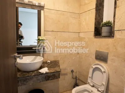 شقة مفروشة مكونة من 3 غرف نوم للإيجار في منطقة فيرم بريتون