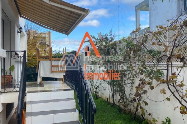 Villa à louer, 500m² à Hay Riad