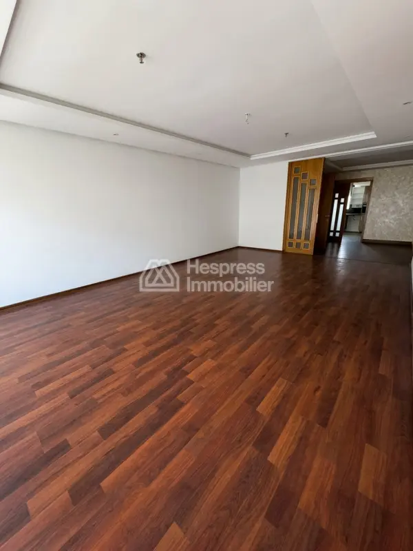 Unfurnished 3-bedroom apartment for rent in Ferme Bretonne