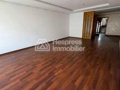 Unfurnished 3-bedroom apartment for rent in Ferme Bretonne