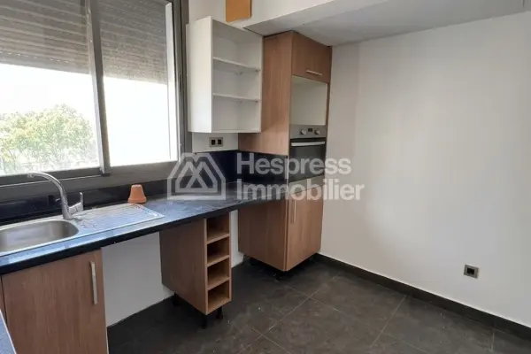 Unfurnished 3-bedroom apartment for rent in Ferme Bretonne