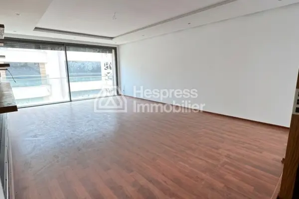 Unfurnished 3-bedroom apartment for rent in Ferme Bretonne