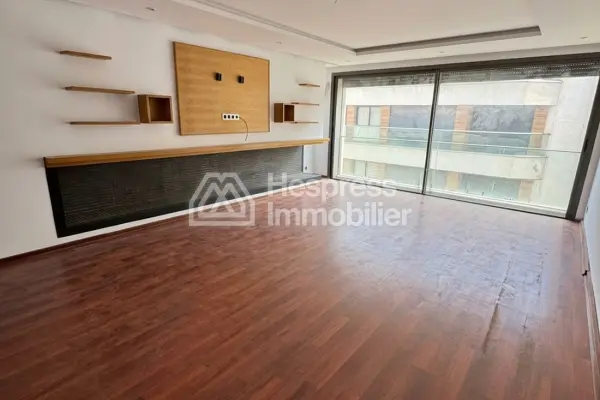 Unfurnished 3-bedroom apartment for rent in Ferme Bretonne
