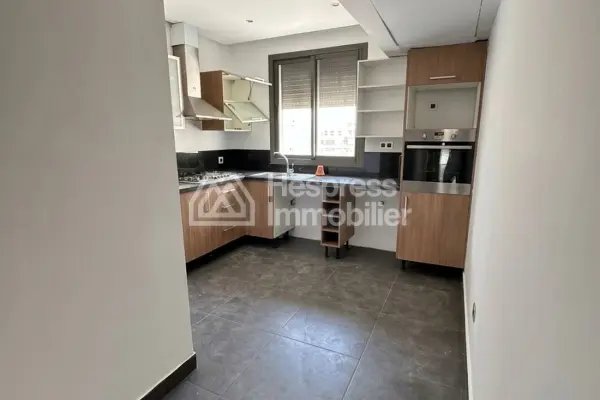 Unfurnished 3-bedroom apartment for rent in Ferme Bretonne