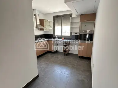 Unfurnished 3-bedroom apartment for rent in Ferme Bretonne
