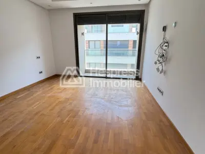 Unfurnished 3-bedroom apartment for rent in Ferme Bretonne
