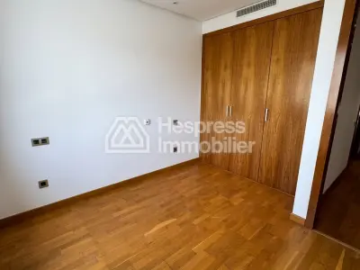 Unfurnished 3-bedroom apartment for rent in Ferme Bretonne