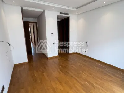 Unfurnished 3-bedroom apartment for rent in Ferme Bretonne