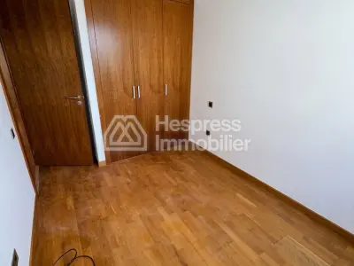 Unfurnished 3-bedroom apartment for rent in Ferme Bretonne