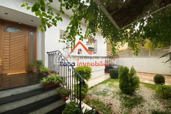 Villa à louer, 500m² à Hay Riad