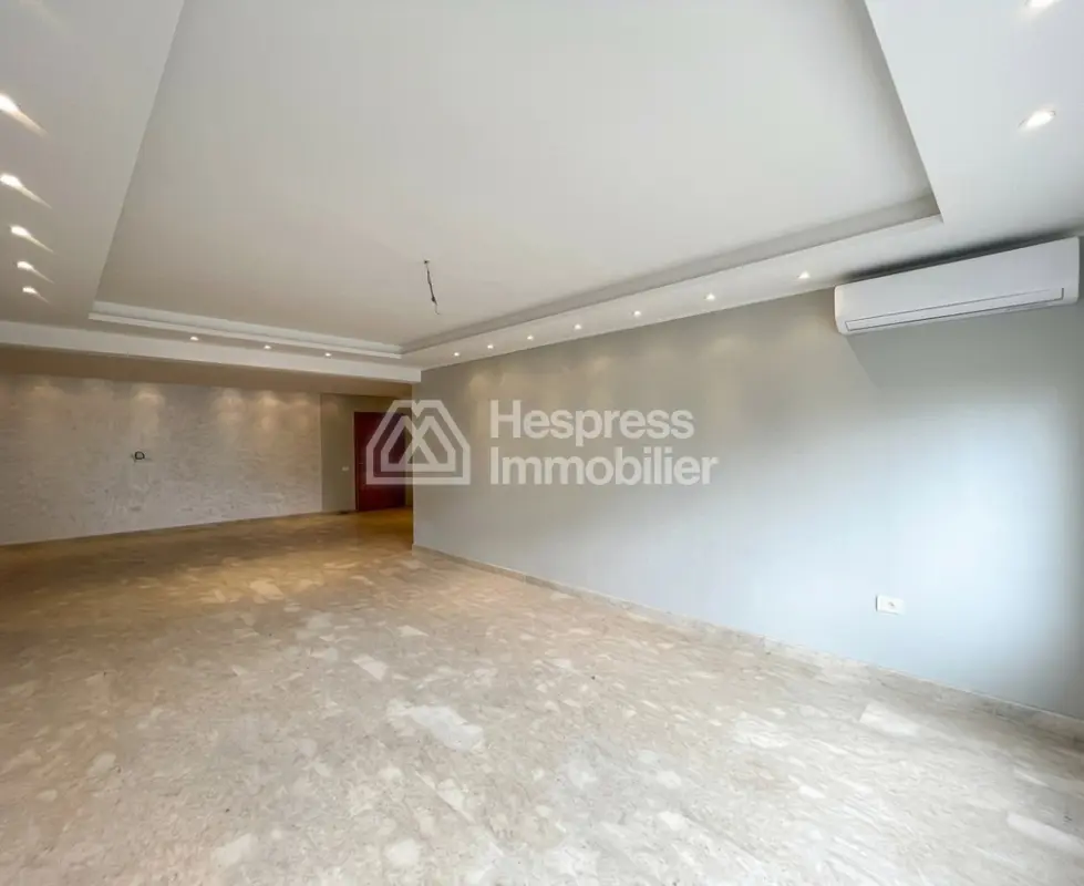 Appartement à louer à Ferme Bretonne Hay Arraha. 2 pièces. Porte blindée et résidence sécurisée