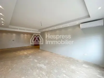 Appartement à louer à Ferme Bretonne Hay Arraha. 2 pièces. Porte blindée et résidence sécurisée