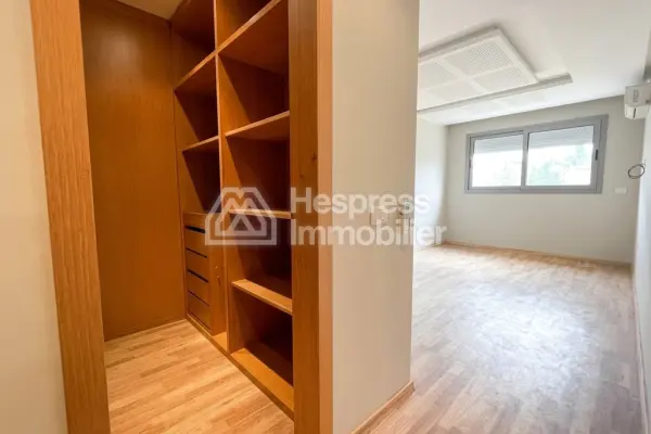 Appartement à louer à Ferme Bretonne Hay Arraha. 2 pièces. Porte blindée et résidence sécurisée