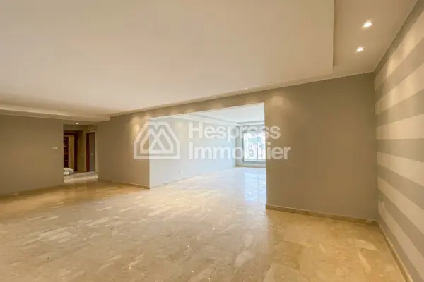 Appartement à louer à Ferme Bretonne Hay Arraha. 2 pièces. Porte blindée et résidence sécurisée