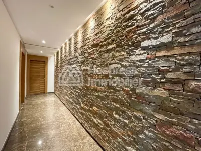 Appartement à louer à Ferme Bretonne Hay Arraha. 2 pièces. Porte blindée et résidence sécurisée