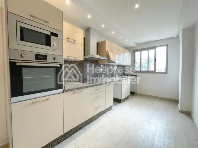 Appartement à louer à Ferme Bretonne Hay Arraha. 2 pièces. Porte blindée et résidence sécurisée