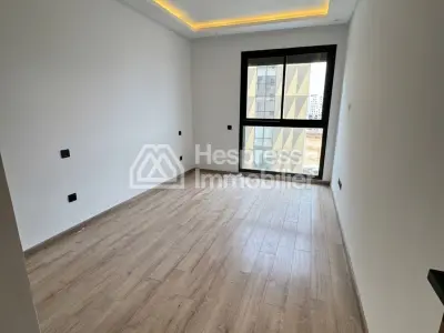 شقة غير مفروشة مكونة من 3 غرف نوم للإيجار في الدار البيضاء المالية