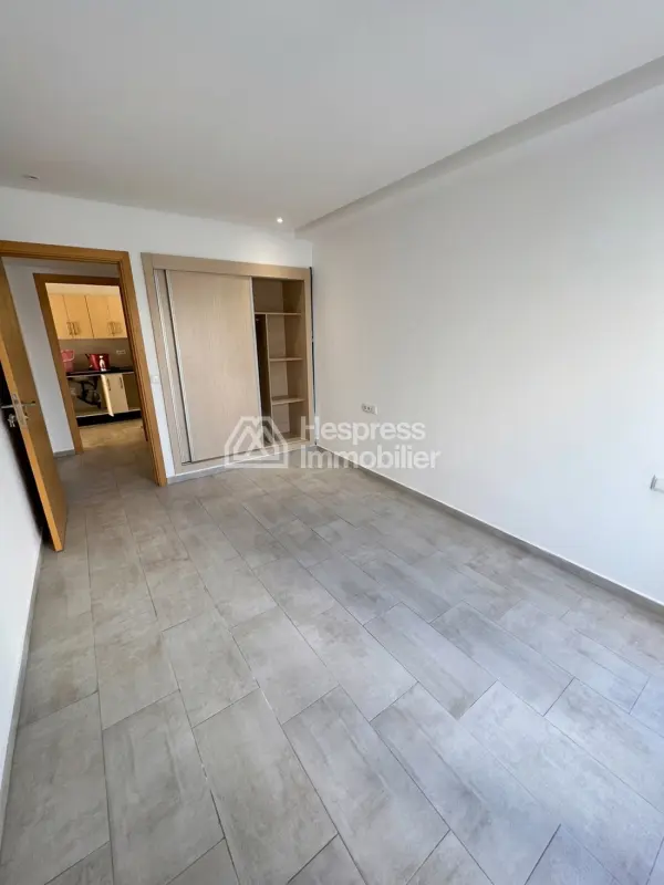 Unfurnished 2-bedroom apartment for rent in Neighborhood Maarif