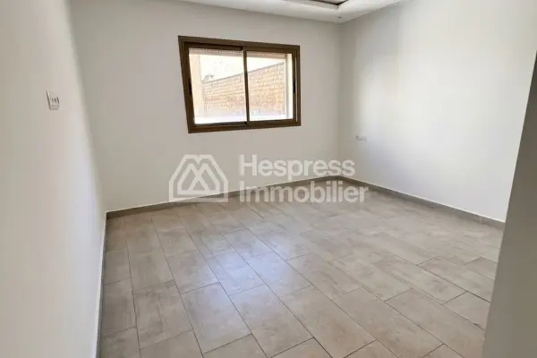 Unfurnished 2-bedroom apartment for rent in Neighborhood Maarif