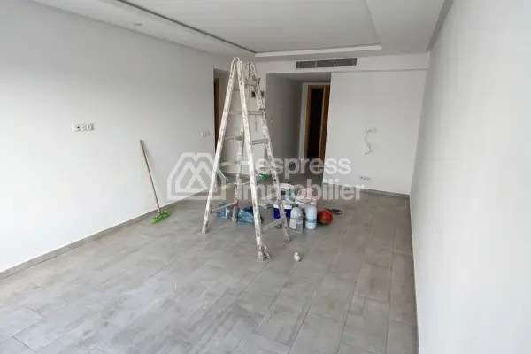 Unfurnished 2-bedroom apartment for rent in Neighborhood Maarif