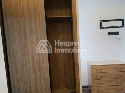 شقة للإيجار في مزرعة بريتون هاي أراها. المساحة الإجمالية 90 متر مربع. مفروشة.