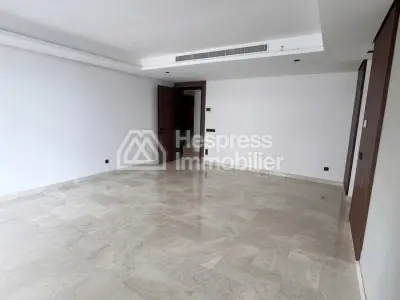 Bel appartement 3 Chambres à vendre à Casablanca Finance City. Grande terrasse