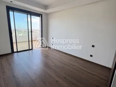 Bel appartement 3 Chambres à vendre à Casablanca Finance City. Grande terrasse