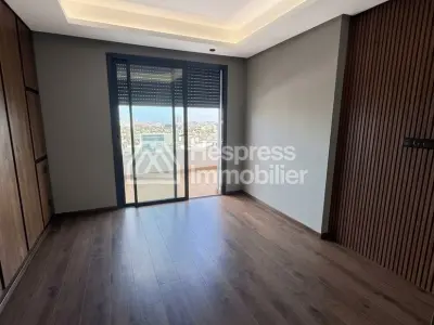 Bel appartement 3 Chambres à vendre à Casablanca Finance City. Grande terrasse