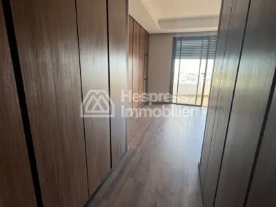 Bel appartement 3 Chambres à vendre à Casablanca Finance City. Grande terrasse