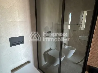 Bel appartement 3 Chambres à vendre à Casablanca Finance City. Grande terrasse