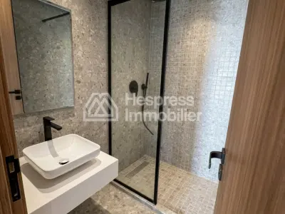 Bel appartement 3 Chambres à vendre à Casablanca Finance City. Grande terrasse