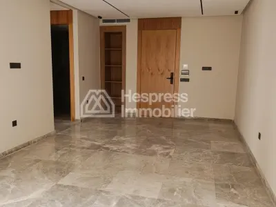 Superbe appartement à louer à Les Hôpitaux. 2 belles chambres. Porte blindée, salon marocain