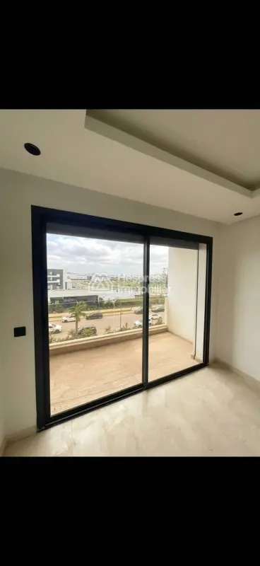 Unfurnished studio apartment for rent in Ville verte