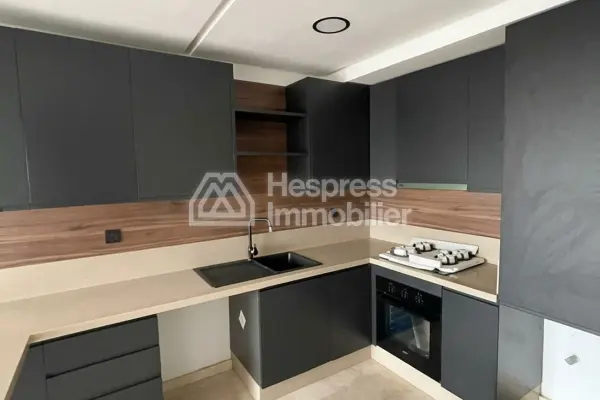 Unfurnished studio apartment for rent in Ville verte