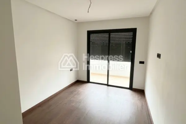Unfurnished studio apartment for rent in Ville verte