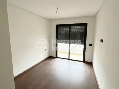 Unfurnished studio apartment for rent in Ville verte