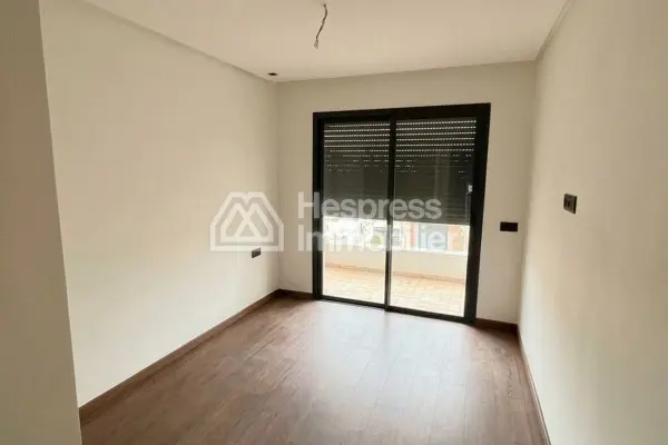 Unfurnished studio apartment for rent in Ville verte