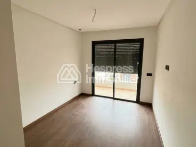 Unfurnished studio apartment for rent in Ville verte