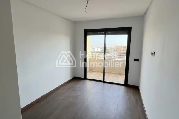 Unfurnished studio apartment for rent in Ville verte