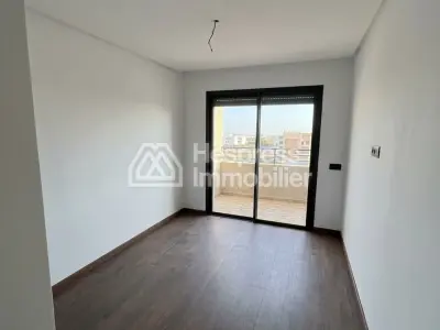 Unfurnished studio apartment for rent in Ville verte