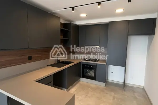 Unfurnished studio apartment for rent in Ville verte