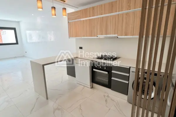 Empty studio apartment for rent, Neighborhood Oasis