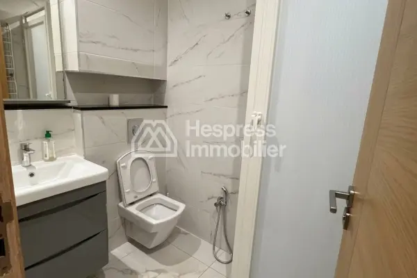 Empty studio apartment for rent, Neighborhood Oasis